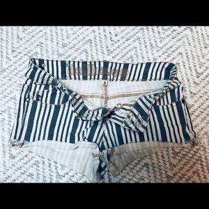 Used dollhouse hot shorts sz 3